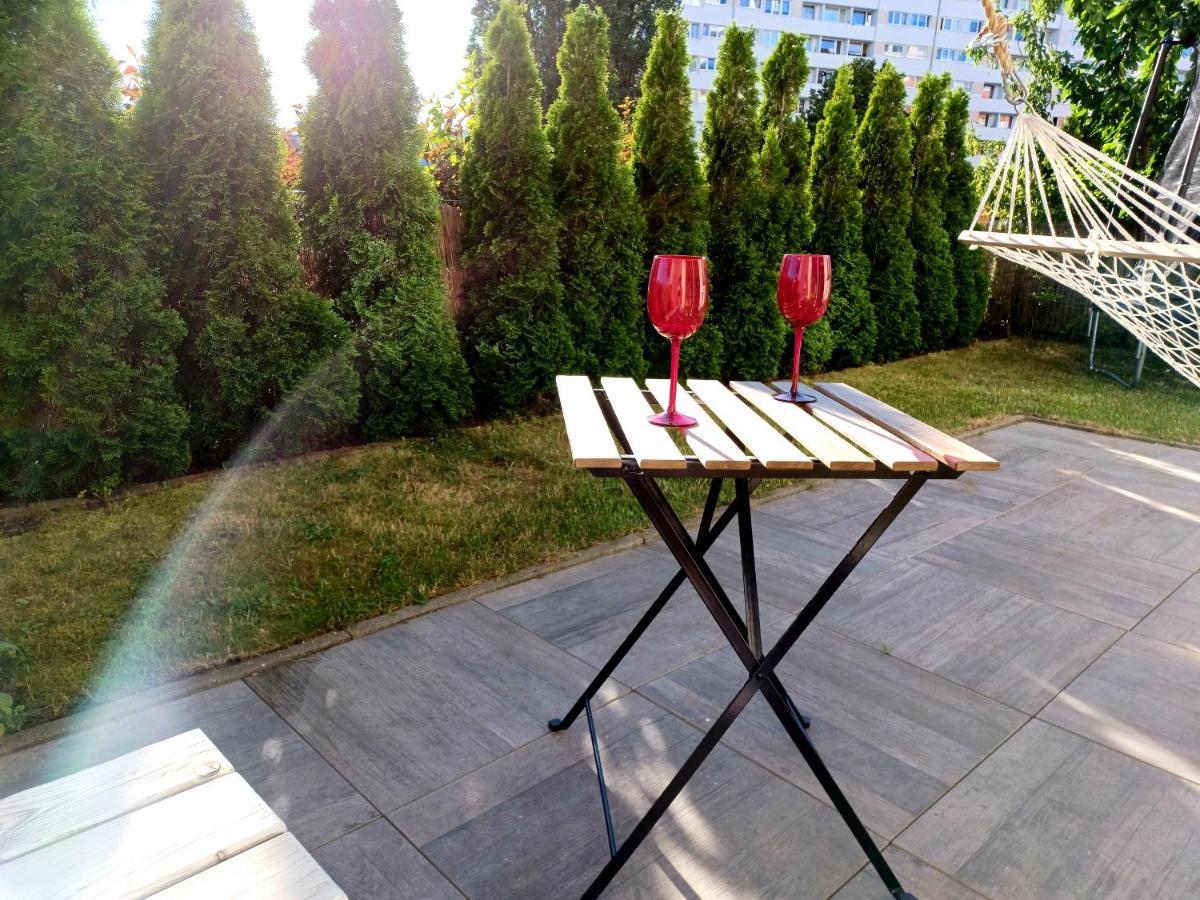 Sunny Sleeps 4 By The Beach With Garden Patio - Gdansk Przymorze Apartment Екстериор снимка