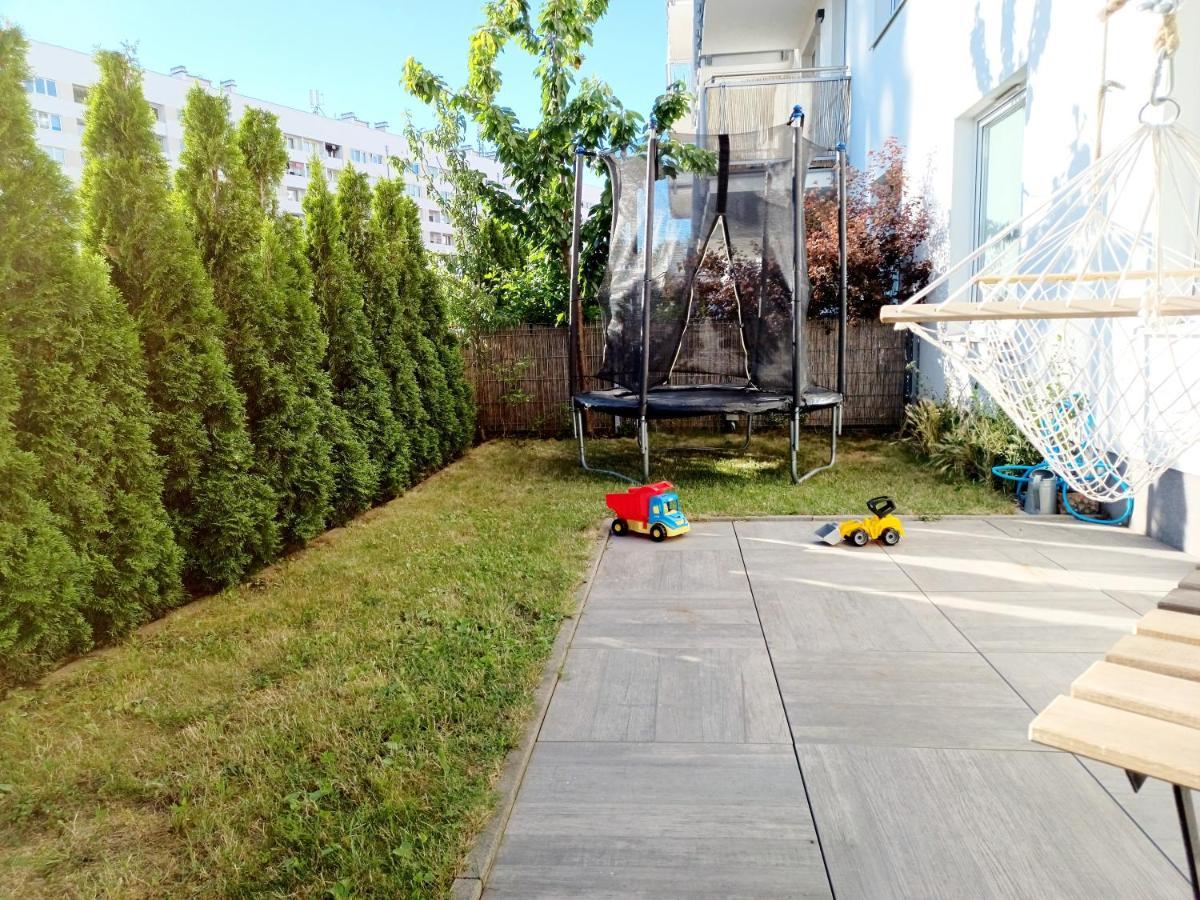 Sunny Sleeps 4 By The Beach With Garden Patio - Gdansk Przymorze Apartment Екстериор снимка