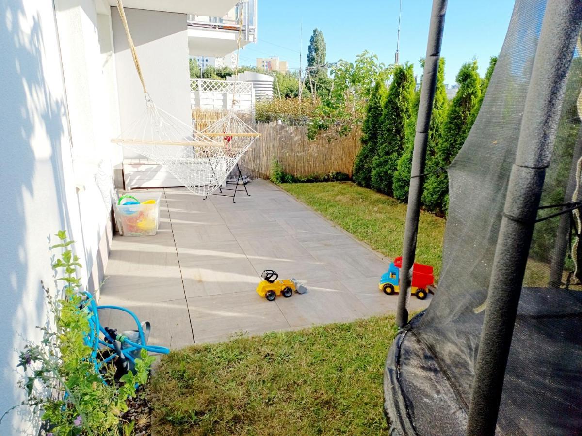 Sunny Sleeps 4 By The Beach With Garden Patio - Gdansk Przymorze Apartment Екстериор снимка