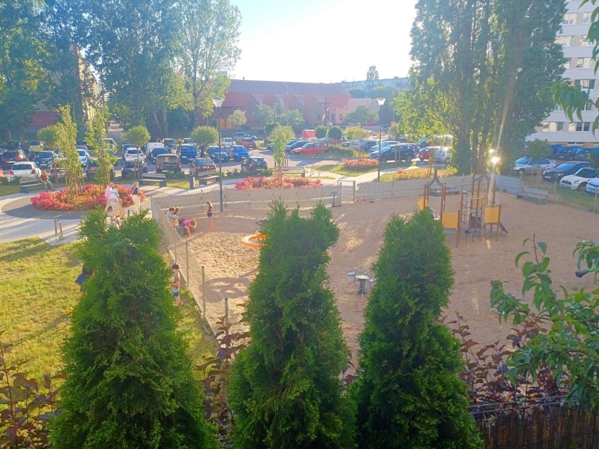 Sunny Sleeps 4 By The Beach With Garden Patio - Gdansk Przymorze Apartment Екстериор снимка